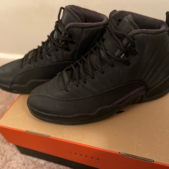 Jordan 12 - Picture 3 of 4